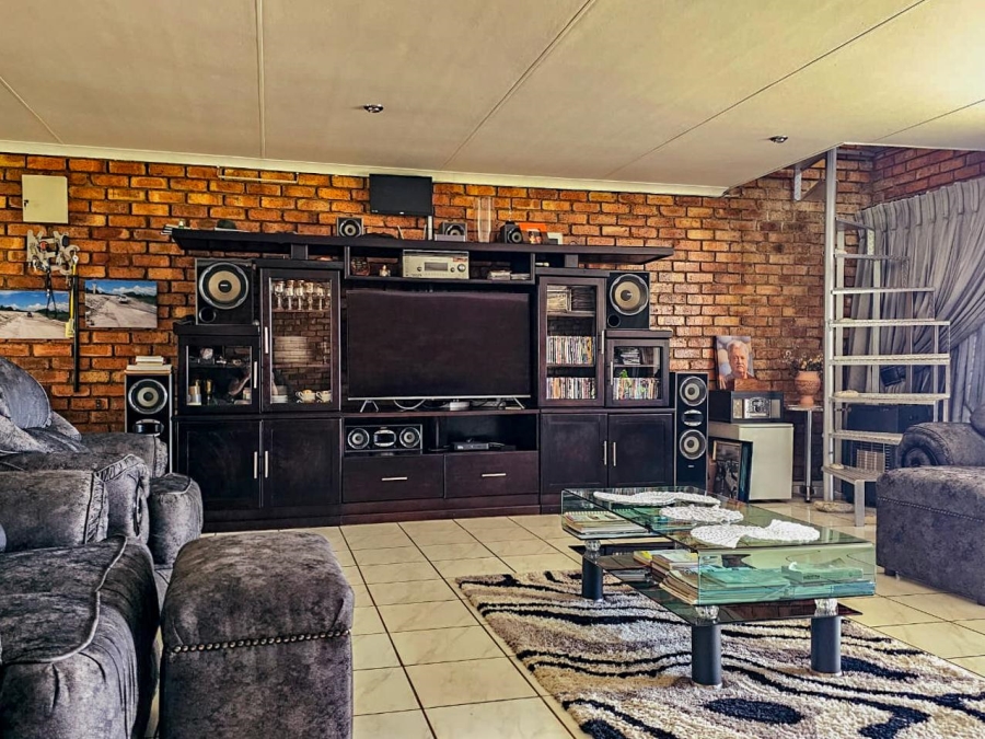 3 Bedroom Property for Sale in Oranjeville Free State